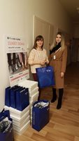 Handing over gifts to Ondrášek Mobile Hospice